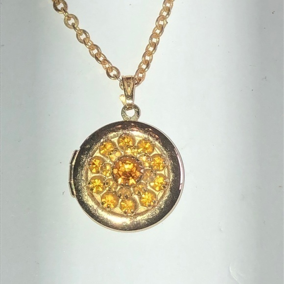 Vintage Gold Tone Avon CZ Citrine Rhinestone Locket Pendant Necklace - Picture 1 of 11
